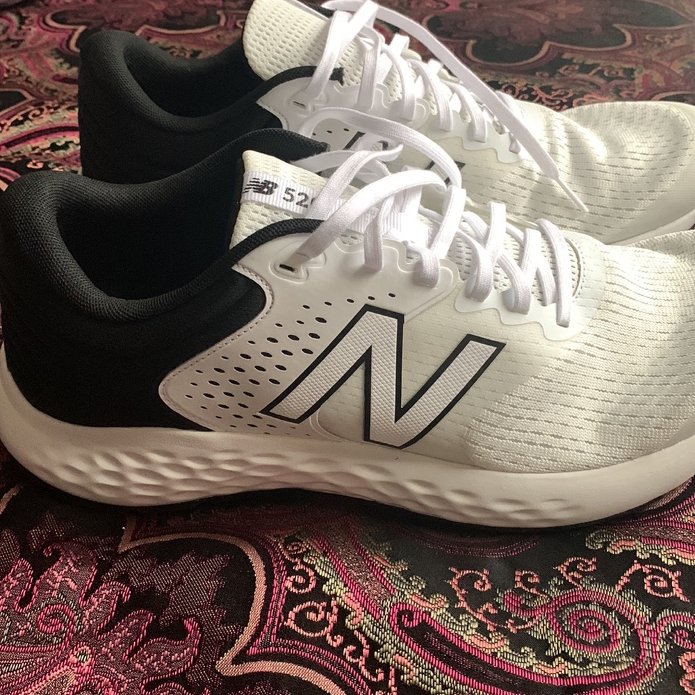 New Balance Men’s size 12 shoes New Condition white/black